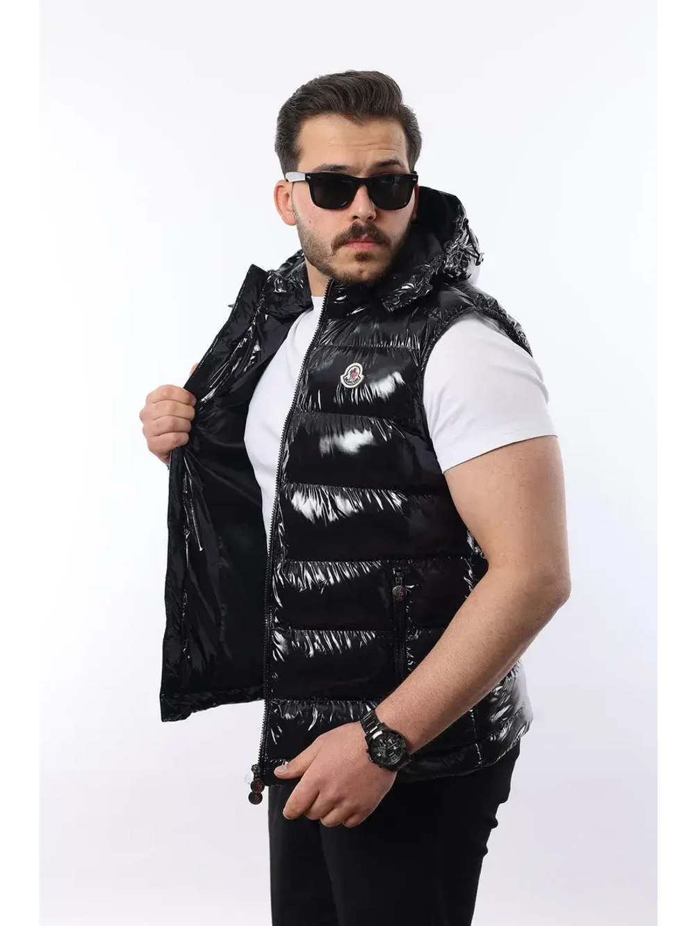 Жилет с капюшоном безрукавка утепленная