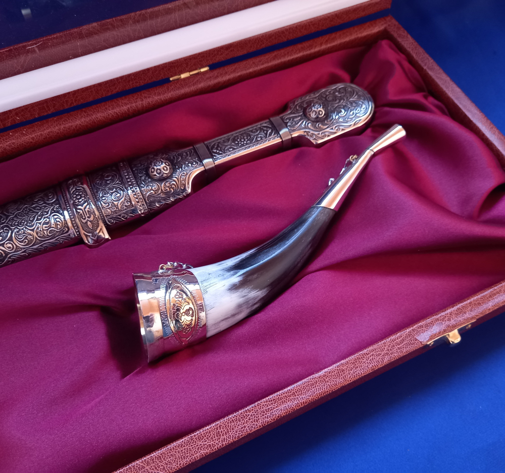 Набор подарочный "Джигит №1" (Кинжал кавказский, 2 рога для вина)