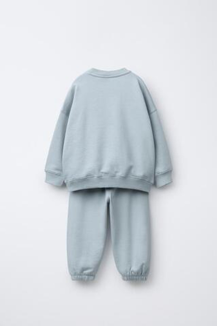 ZARA КОМПЛЕКТ ДЛЯ БЕГА, ТОЛСТОВКА И БРЮКИ-ДЖОГГЕРЫ С ТЕКСТОМ, ГОЛУБОЙ