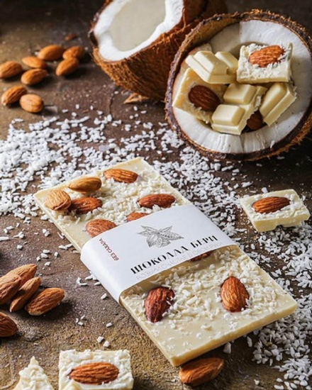 Шоколад кокосовый с миндалем и кокосом. 100гр.