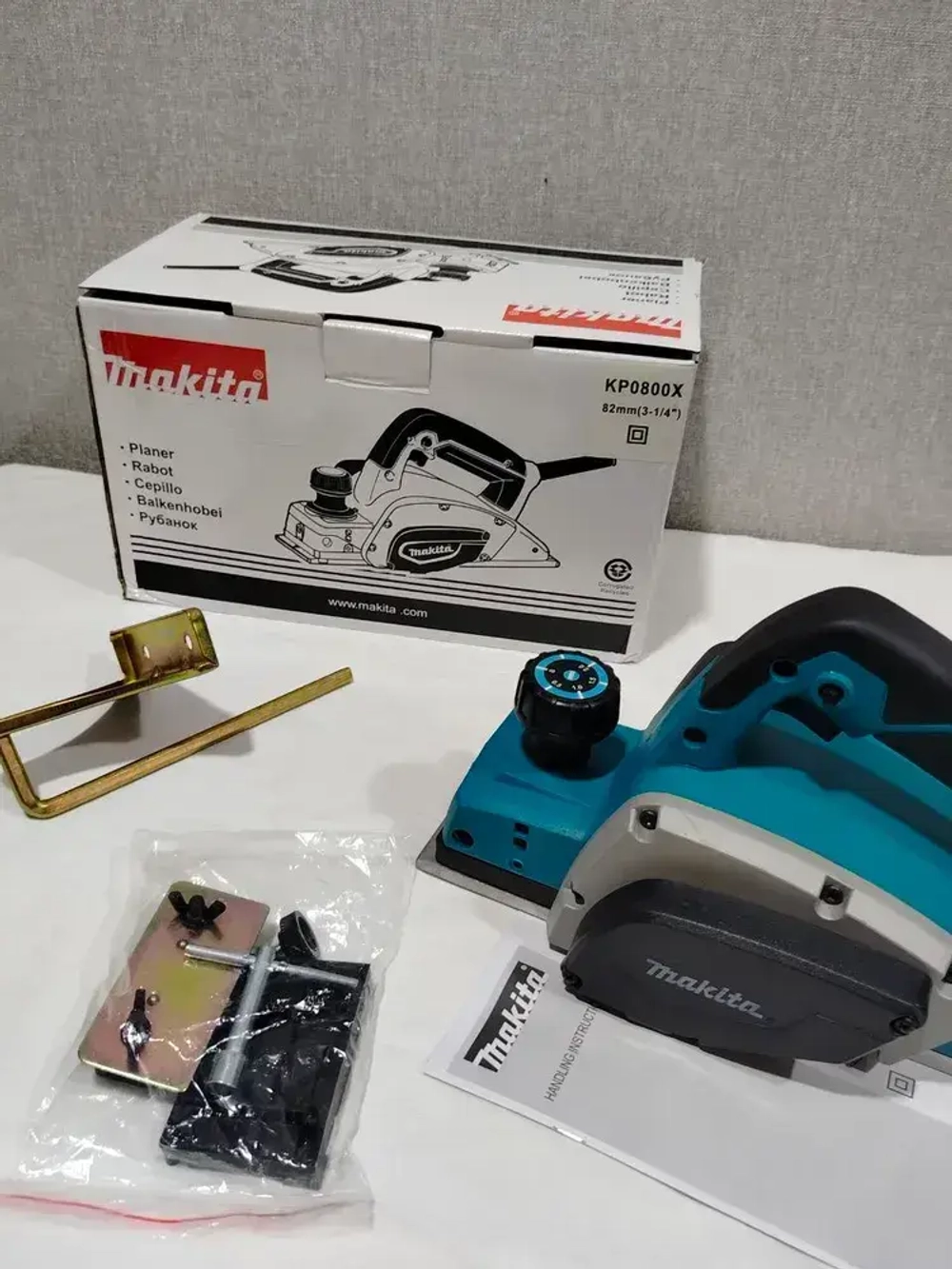 Электрорубанок Макита КР0800