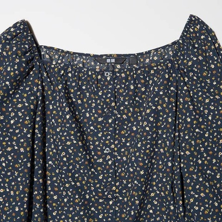 UNIQLO ХЛОПКОВАЯ БЛУЗКА С КВАДРАТНЫМ ВЫРЕЗОМ (С ПРИНТОМ), ТЕМНО-СИНИЙ