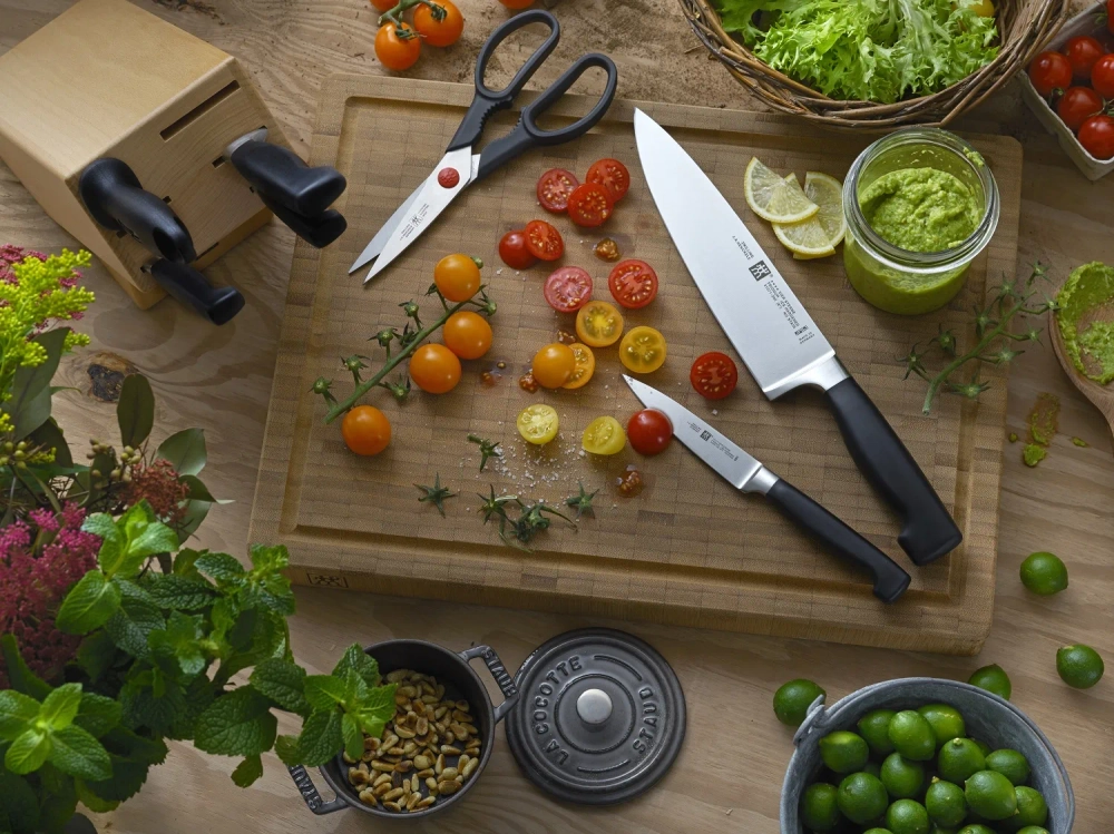 Zwilling Набор из 2 ножей Four Star + ножницы EAN 4009839185076