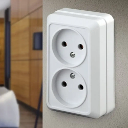 Розетка Intro Quadro 2-203-01 двойная без заземления 2х2P 16А-250В IP20 открытой установки Quadro белая