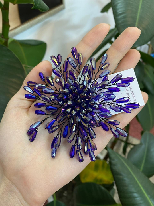 Брошь синий цветок из каплевидных блестящих кристаллов