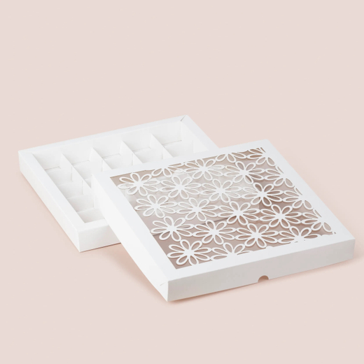 Коробка для 25 конфет с окном "Ромашка"