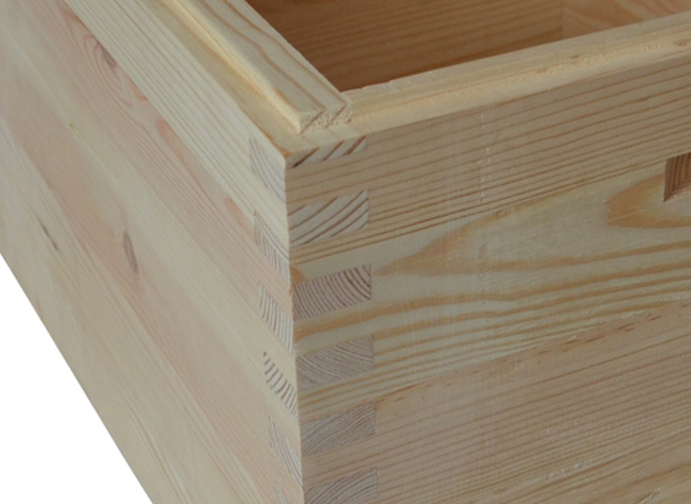 Улей в шип 12 рам 1 корпус + 2 магазина (сетчатое дно)