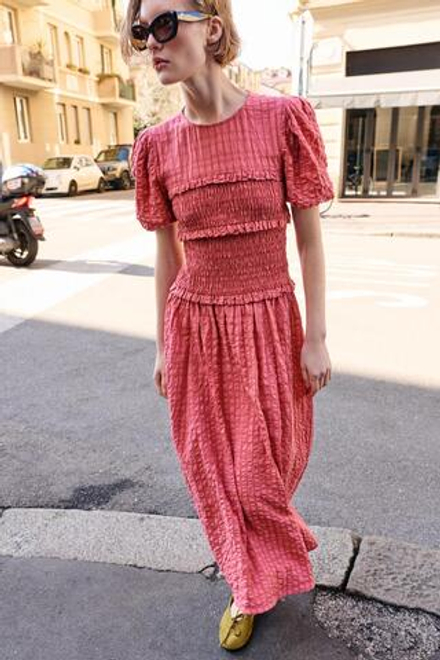 ZARA ПЛАТЬЕ МИДИ С ЖАТКОЙ, РОЗОВЫЙ