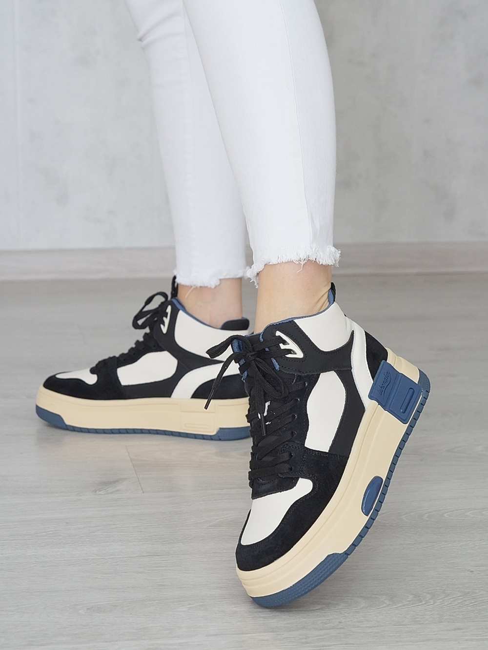 Кроссовки женские MALIN DEGELY 815-1В