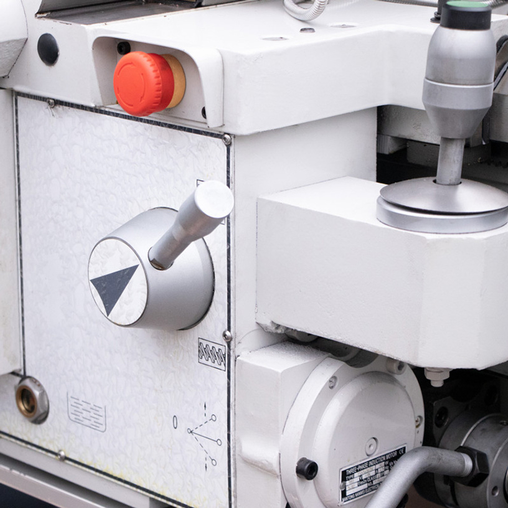 PROMA SPF-1000PHS универсальный токарный станок с УЦИ