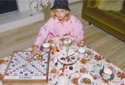 Wedgwood Wild Strawberry II - многоярусная витрина