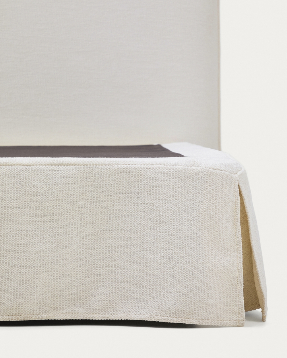 Кровать Jaira из белого шенилла со съемным чехлом для матраса 160x200 см