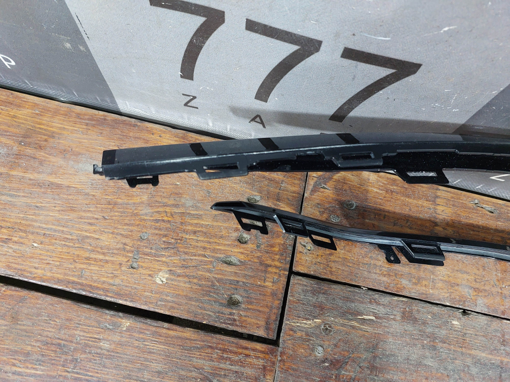 Накладка заднего бампера левая Audi Q8 Новая Оригинал 4M8807513