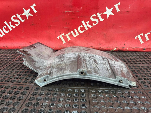 Подкрылок передний правый