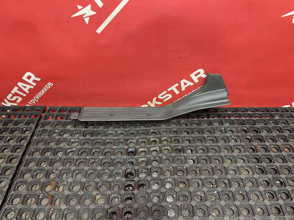 Накладка порога левого 2022г.