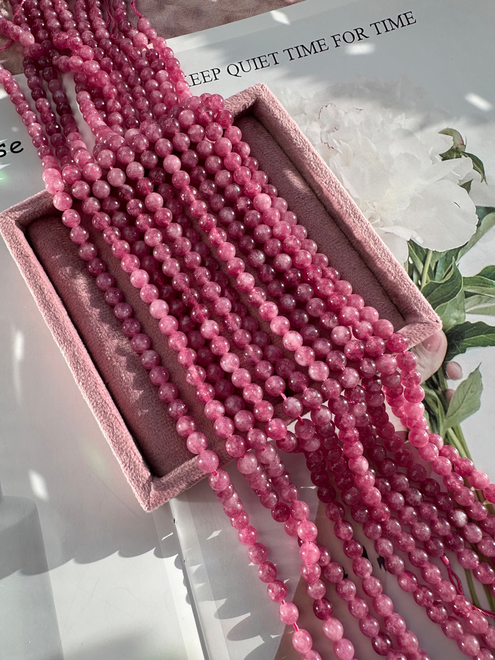 Нить бусин из тонированного кварца 6,4мм, гладкие