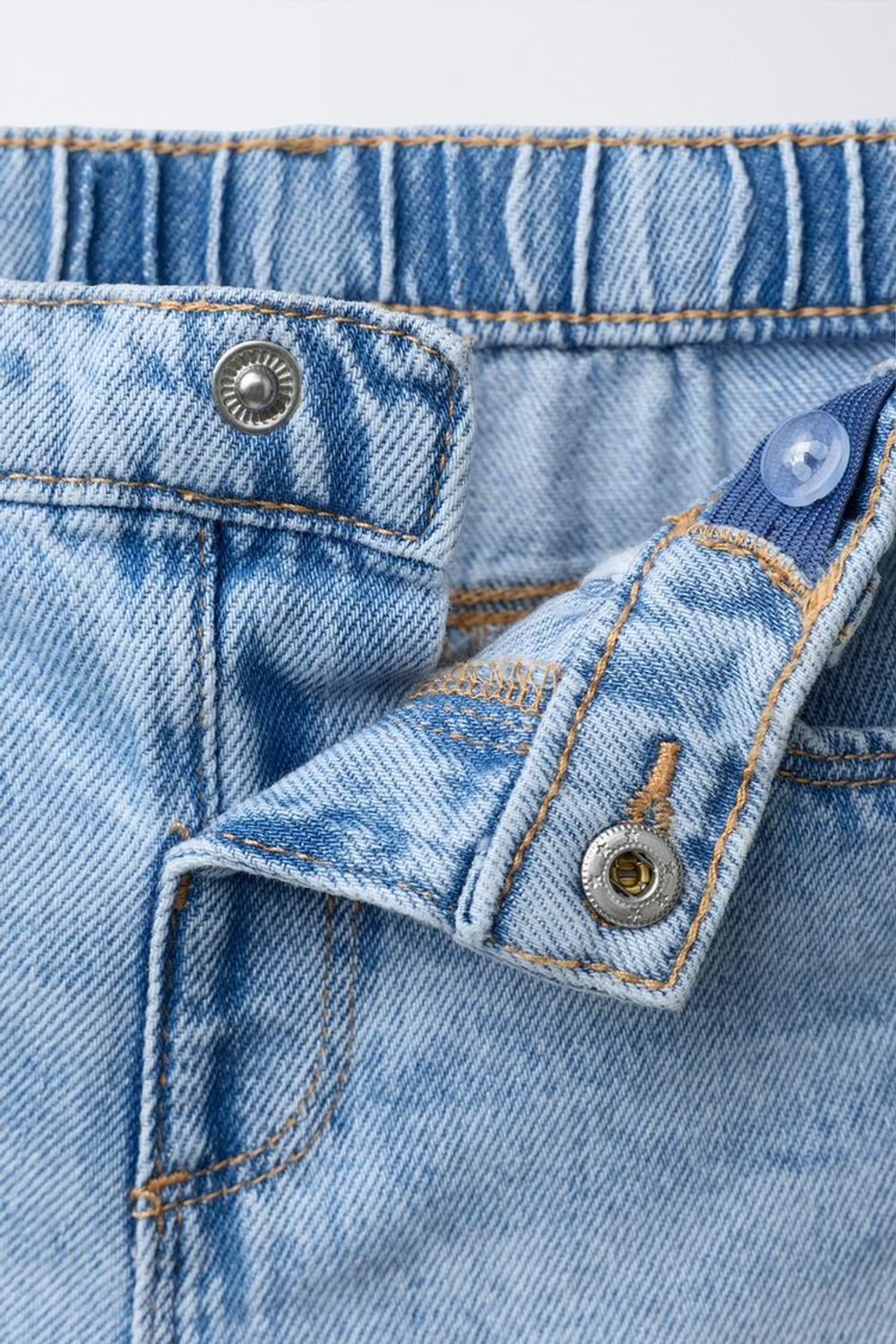 ZARA ДЖИНСОВЫЕ ШОРТЫ С ВОЛНИСТЫМ КРАЕМ, ВЫЦВЕТШИЙ СИНИЙ