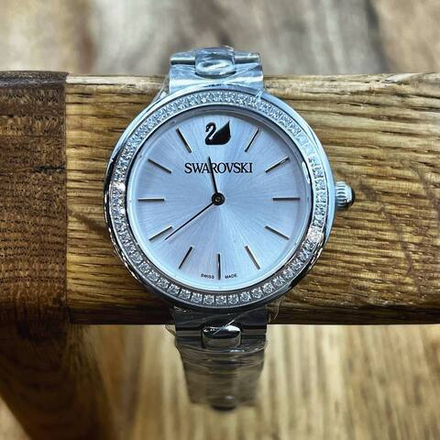 Часы Swarovski