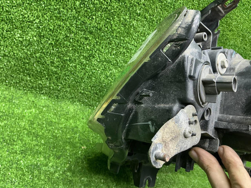 Фара левая Mitsubishi Pajero Sport 2 13-16 ксенон