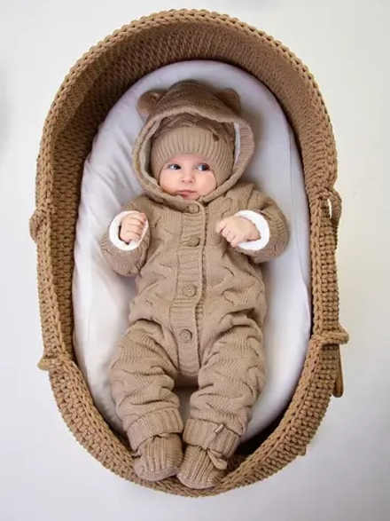 Вязаный комбинезон для новорожденных