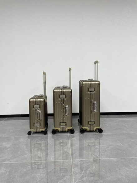 Дорожный чемодан Rimowa