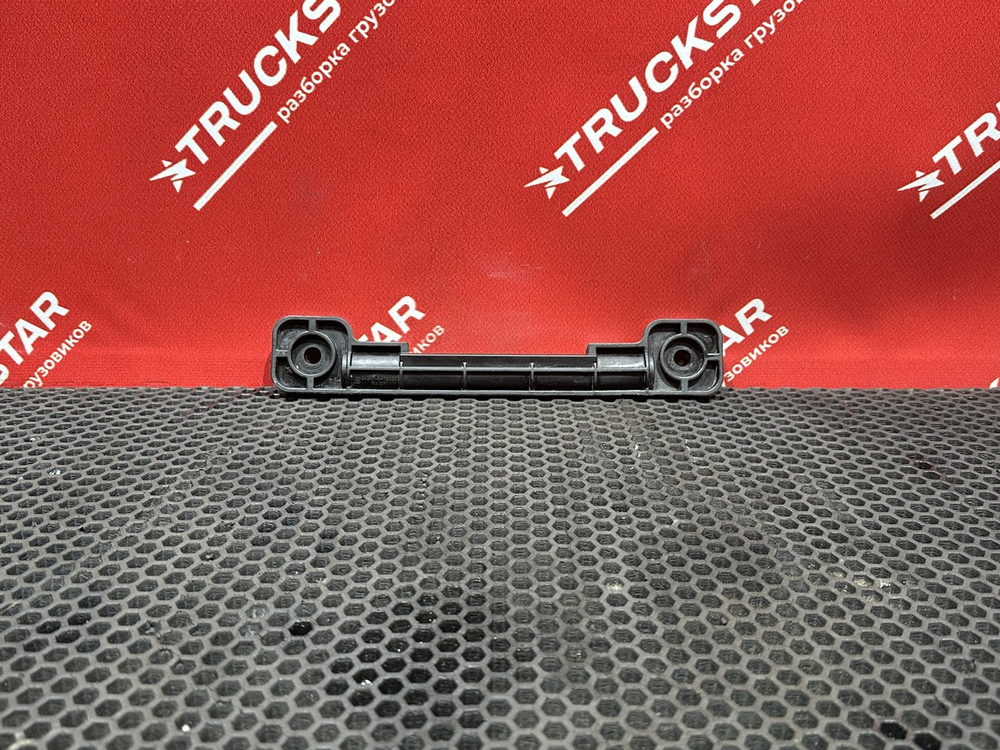 Фиксатор оси поворотной фары