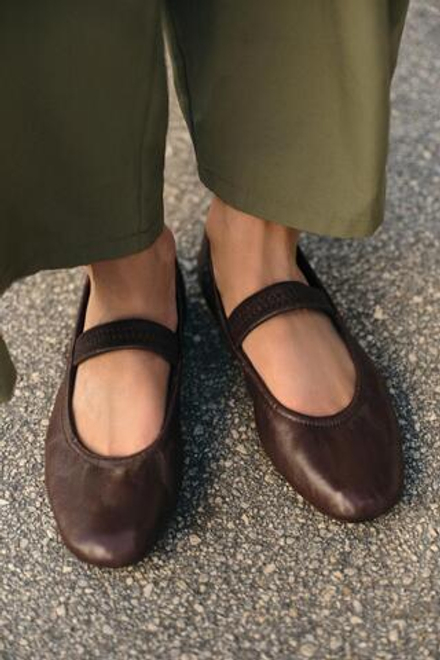 ZARA КОЖАНЫЕ БАЛЕТКИ С ЭЛАСТИЧНЫМ РЕМЕШКОМ, КОРИЧНЕВЫЙ