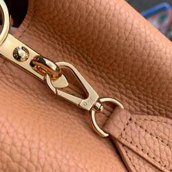 Louis Vuitton Capucines MM