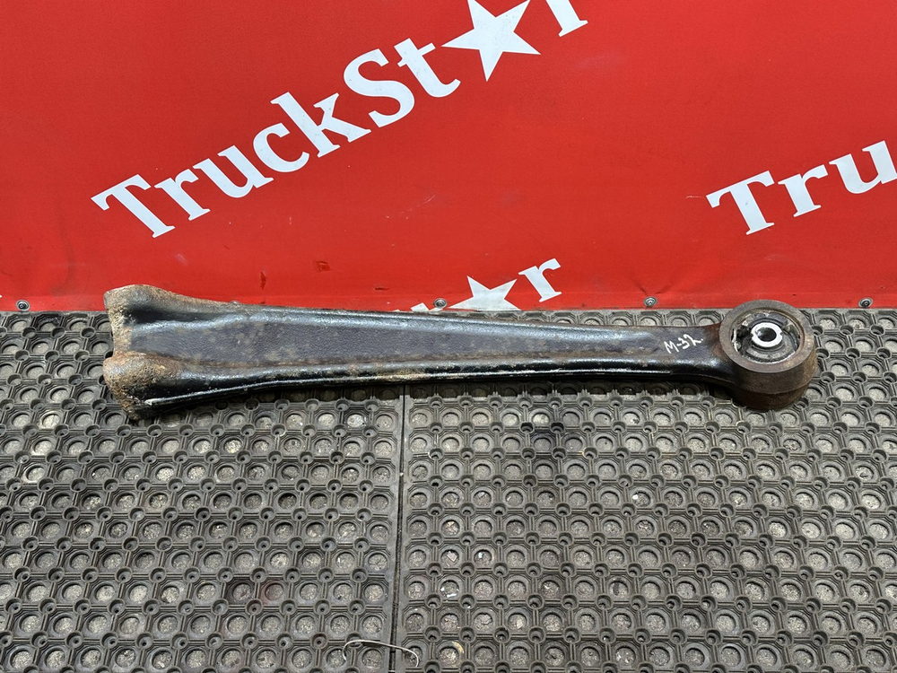 Тяга реактивная продольная левая