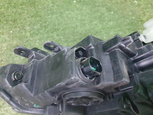 Битая Фара правая Genesis G70 (2017-2021) LED