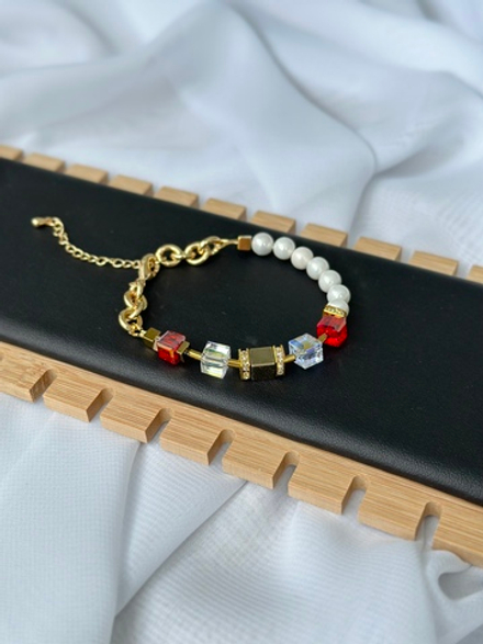 Браслет из красных, золотых и прозр.кристаллов Swarovski, белого жемчуга Майорка и гематита, золото