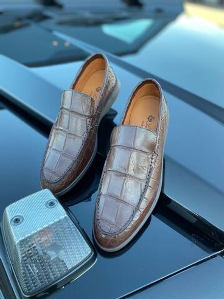 Лоферы Loro Piana из кожи крокодила