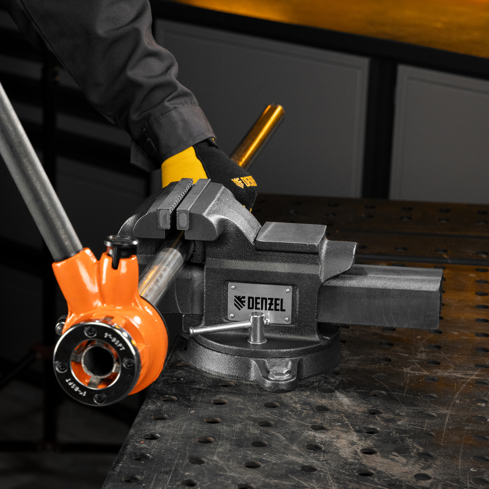 Тиски слесарные BVH-125, 125 мм, поворотные, стальная направляющая, с наковальней //Denzel