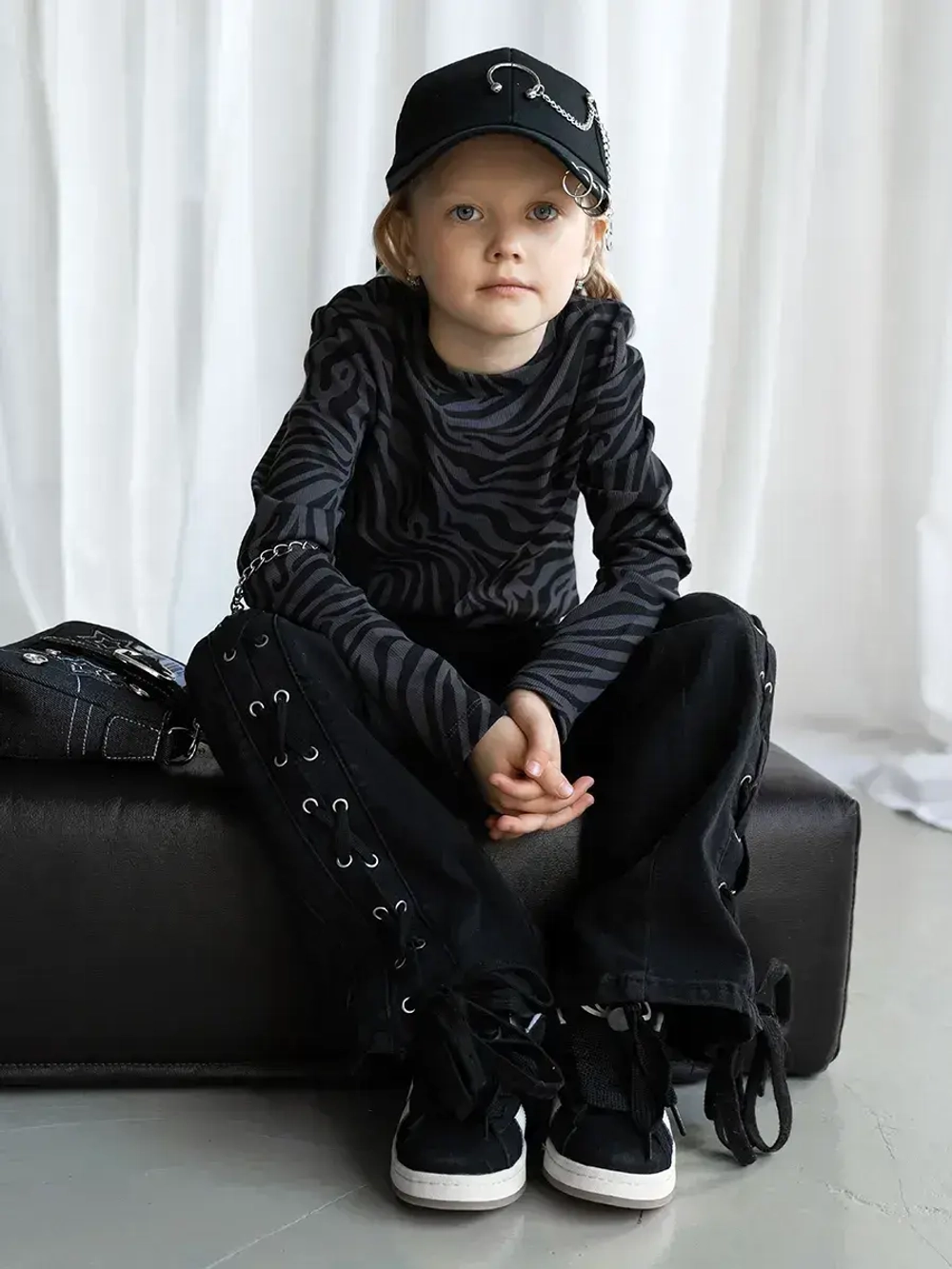 Лонгслив зебра для девочки на осень