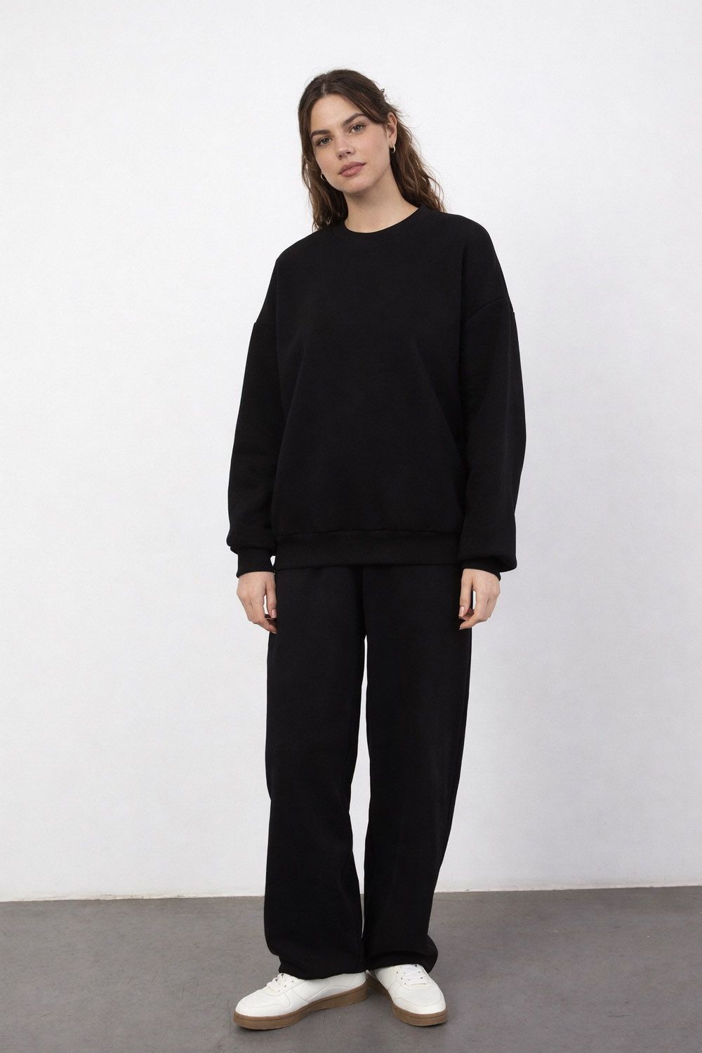 Утепленный свитшот черного цвета