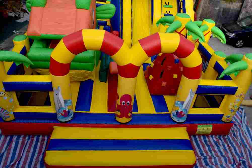 Надувной батут "Тропикана мини", 8.5*6.5*5 м