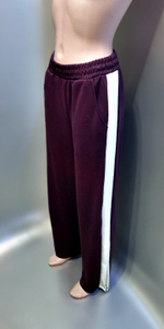 Костюм двойка женский цвет бордовый с белым