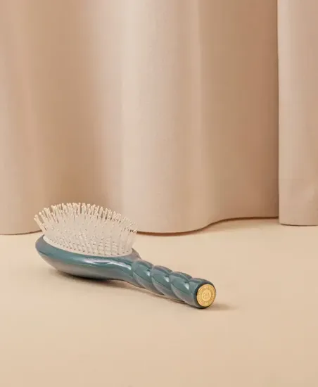 La Bonne Brosse N.04 The Miracle Detangling Scalp Brush