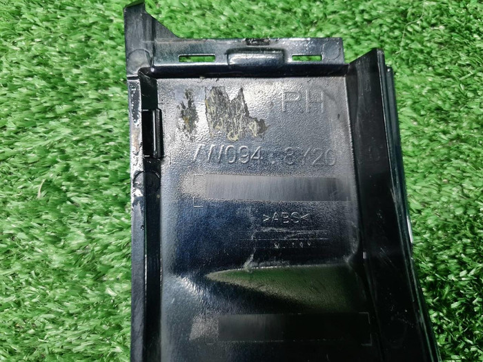 Накладка расширителя передняя правая VW Touareg 3 (2018-2023)