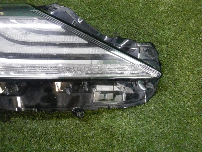 Стекло фары правое Toyota Camry xv70 (2020-н.в.)