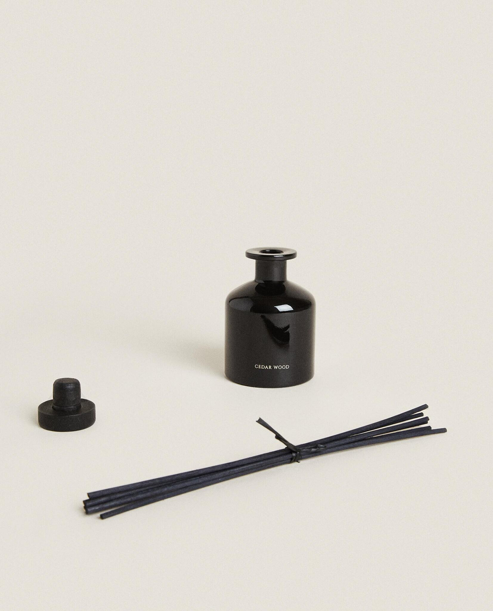 Zara Home CEDAR WOOD REED DIFFUSERS — ароматический диффузор с тростниковыми палочками, Кедр, 250 мл