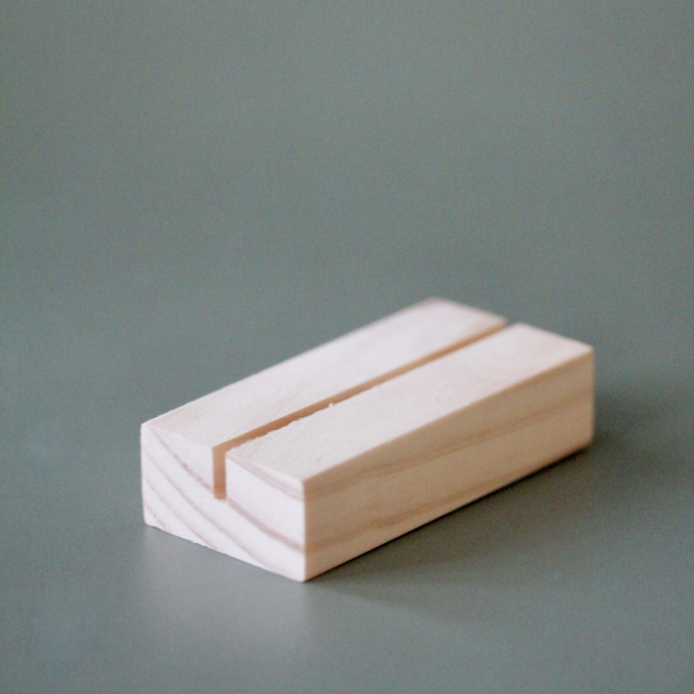 Основа деревянная с прорезью для одного кольца 8 * 3 *2 см, 1 штука, цвет натуральный, крепеж для таблички на стол / основа для свадебного декора стола