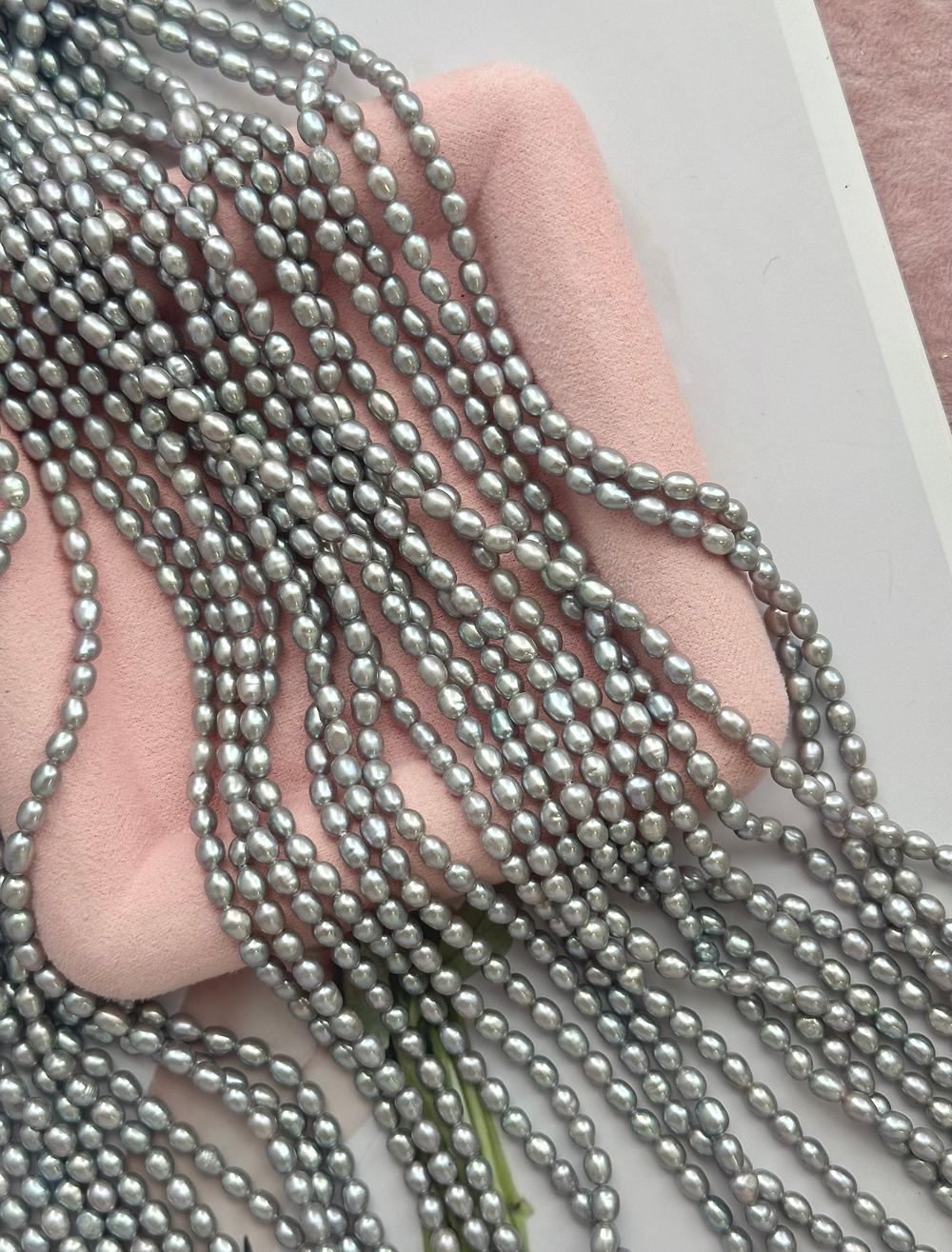 Жемчуг серый натуральный рис 4,6-4,8мм, 5А