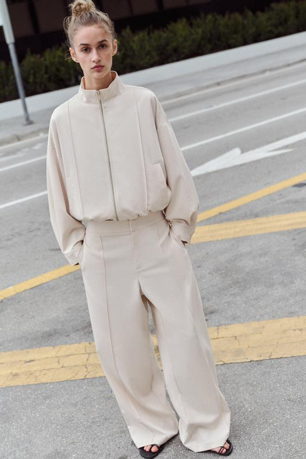 ZARA ПРЯМЫЕ БРЮКИ С ДЕКОРАТИВНОЙ СТРОЧКОЙ, ЭКРЮ