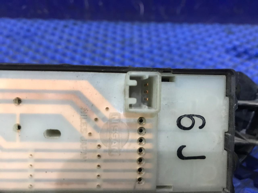 Блок управления стеклоподъемниками NISSAN PRIMERA 1998