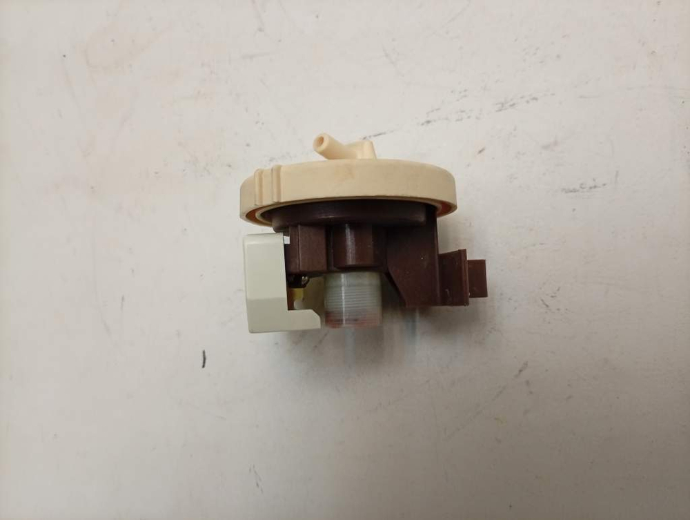 WF8590NMW9DYLP кт26 Датчик уровня для стиральных машин Samsung DC96-01703A б/у