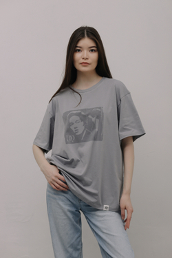 T-shirt with “Dimash on stage” print