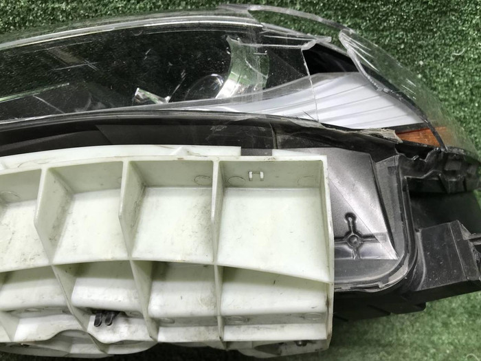 Битая Фара левая Infiniti QX80 (2017-2024) LED