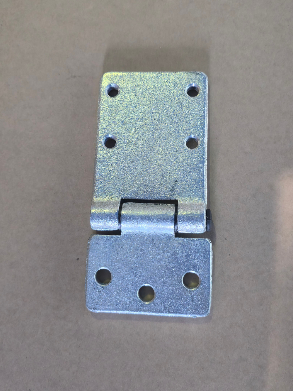 Петля двери левая на Маз (ОАО МАЗ)