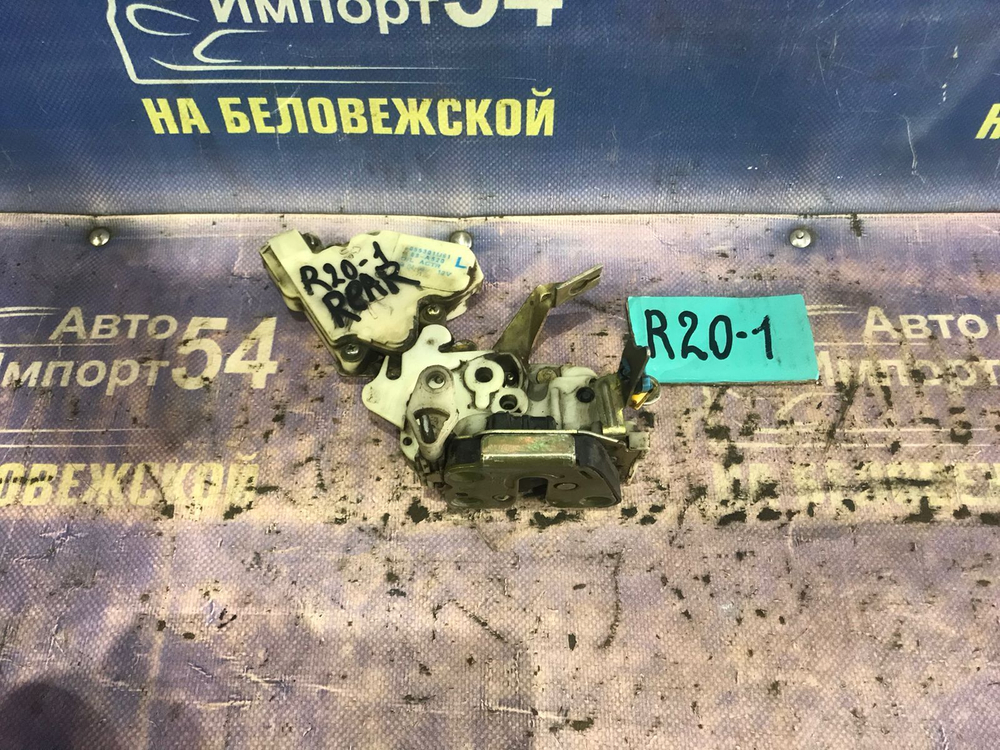 Замок багажника NISSAN MISTRAL 1997